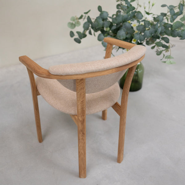 Pack de 2 o 4 Sillas de Comedor Alexis, Estructura de Madera Maciza de Roble, Tapizado en Color Beige | NordicStory