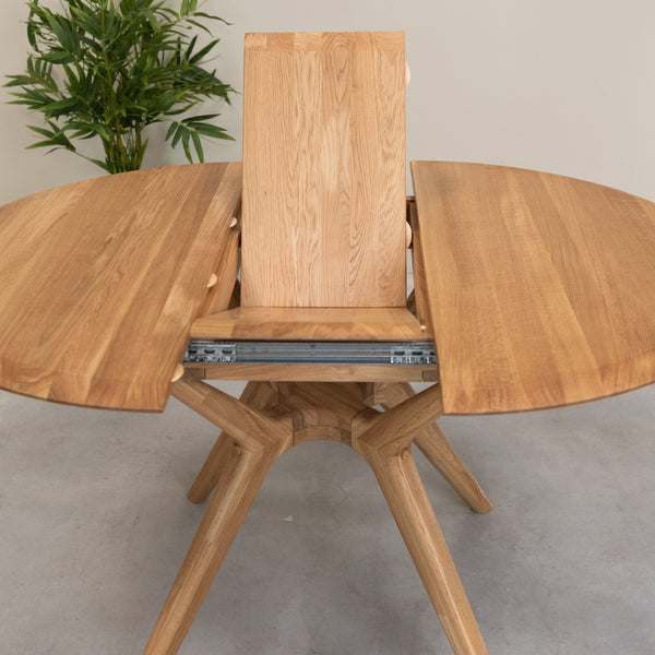 Mesa de comedor redonda y extensible de madera maciza roble Carmen | NordicStory