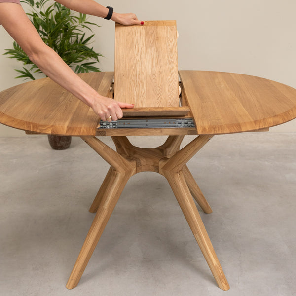 Mesa de comedor redonda y extensible de madera maciza roble Carmen | NordicStory