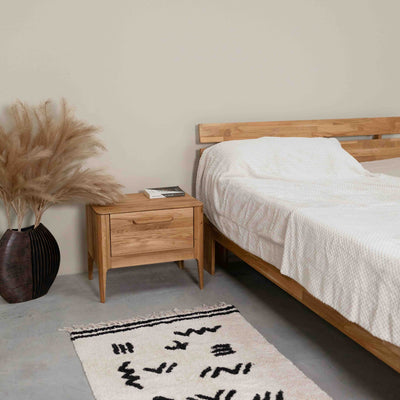 Mesita de noche de madera maciza de roble Atlanta, 56,2 x 38,2 x 47 cm. | NordicStory
