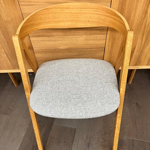 Pack de 2 o 4 Sillas de Comedor de Madera Maciza de Roble Oscar, tapizado | VESKOR