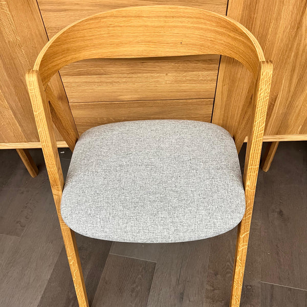 Pack de 2 o 4 Sillas de Comedor de Madera Maciza de Roble Oscar, tapizado | VESKOR