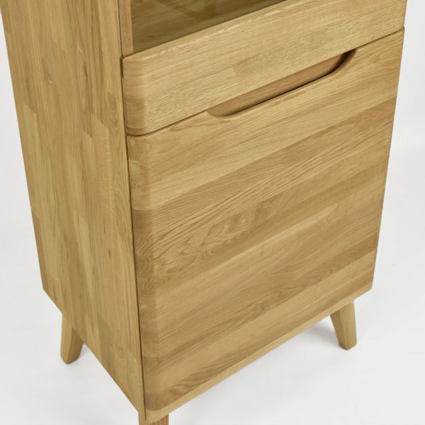 Vitrinenschrank aus massiver Eiche „Milan 1“ | NordicStory