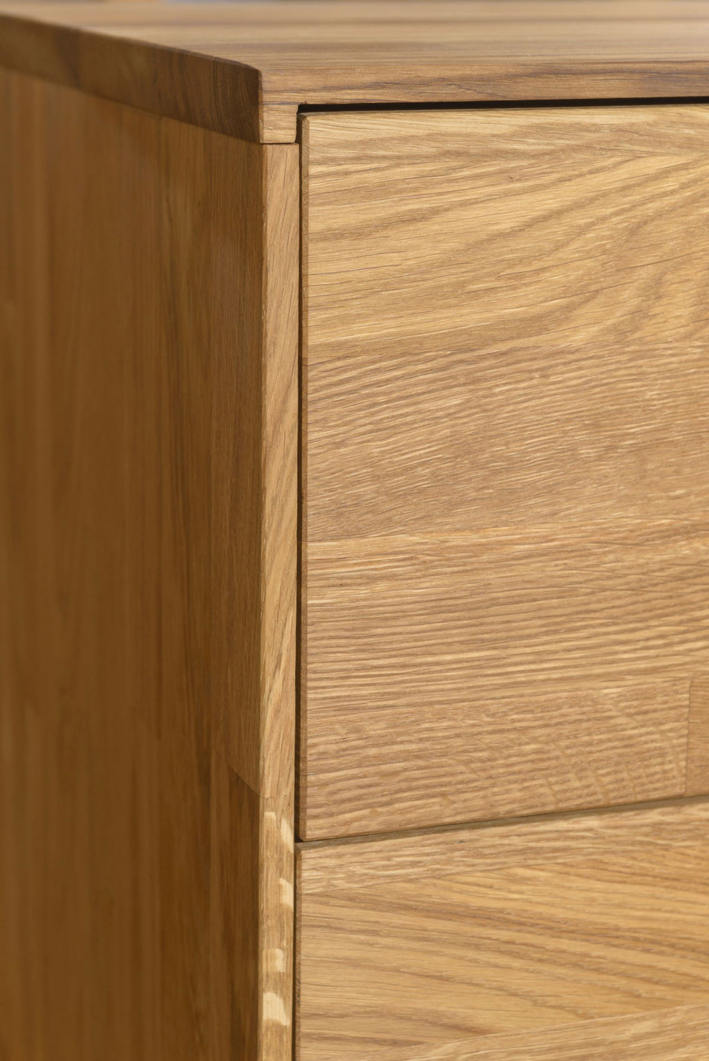 NordicStory Cómoda alta de madera maciza de roble "Escandi 6" 60 x 45 x 139 cm.