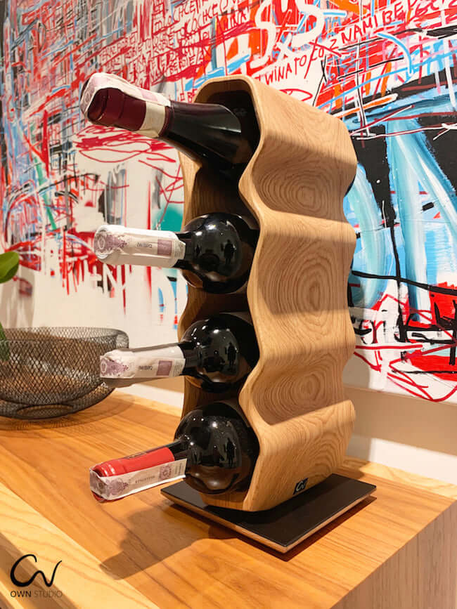 Botellero hecho a mano de roble AWRY 2.0, puesto de vinos para 4 botellasRoble.Store