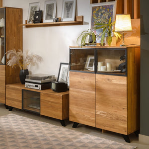 NordicStory Mueble de TV de madera maciza roble con patas de metal color negro Moritz