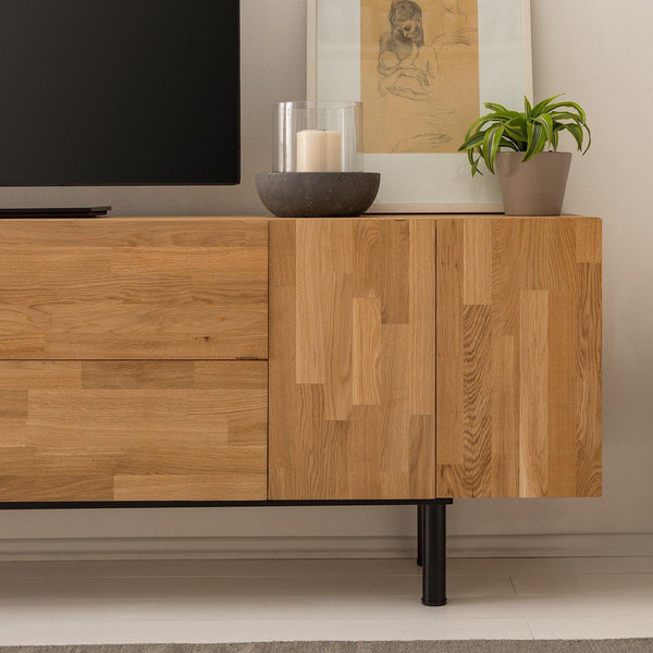 Mueble de TV de madera maciza de roble Wardi, 220 x 40 x 65 cm. | NordicStory