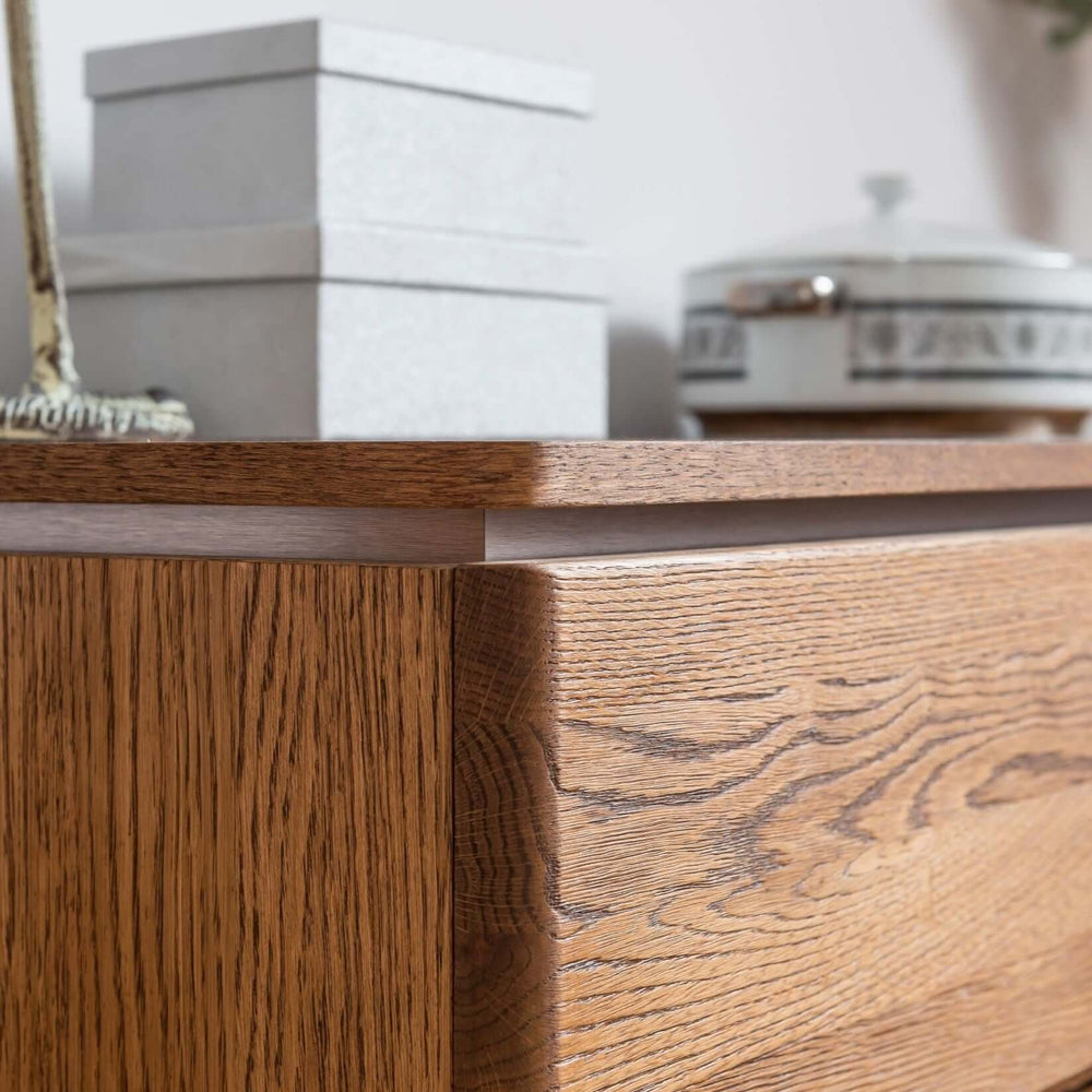 LoftStory Comoda o Mueble de TV de madera de roble Montenegro 26 180 x 42 x 59 cm.