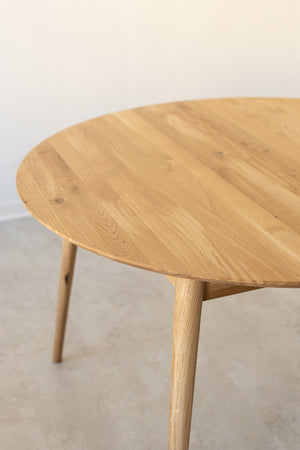 NordicStory Mesa extensible de comedor de madera maciza de roble Escandi 4 120-155 x 120 x 75 cm.